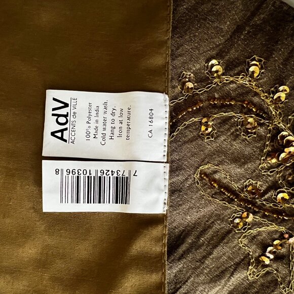 Table Runner with beads and sequins - Picture 4 of 4